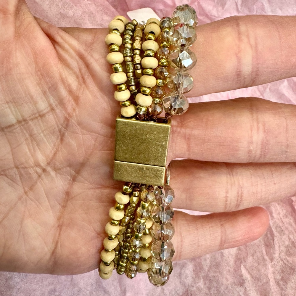 48 hour Sale Francesca’s Multirowbe Bracelet Magnetic Clasp NWT - Picture 4 of 6